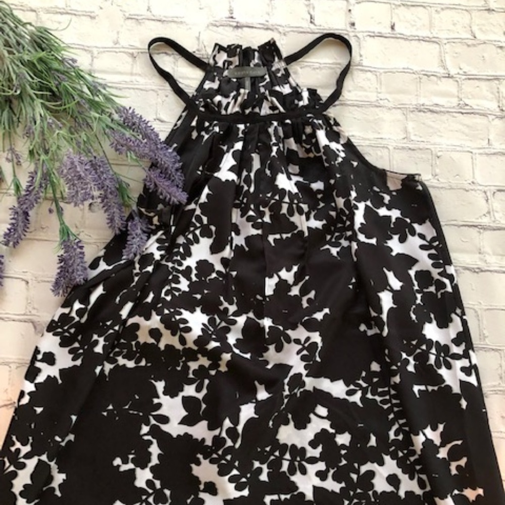 🍀EUC, Kristin Davis Black White Strappy Top, Sz S. Cute summer top